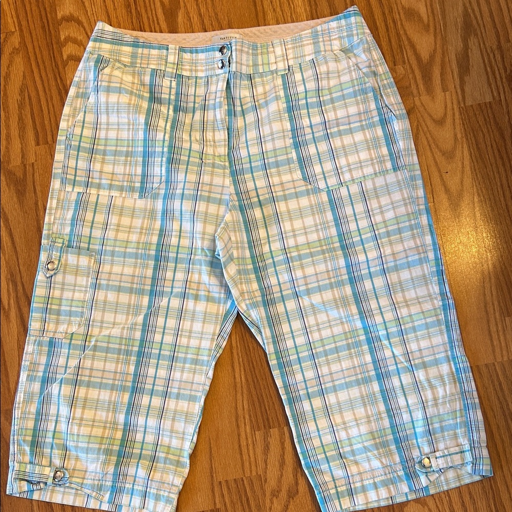 Women’s Van Heusen capris in blue, green, tan, and white plaid. Size 14.
